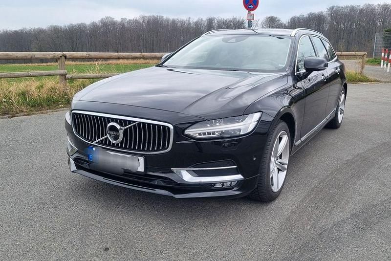 Schwarz Gebraucht 2016 Volvo V90 Inscription Kombi | 26.700 € (Teuer) - Bild 1/4
