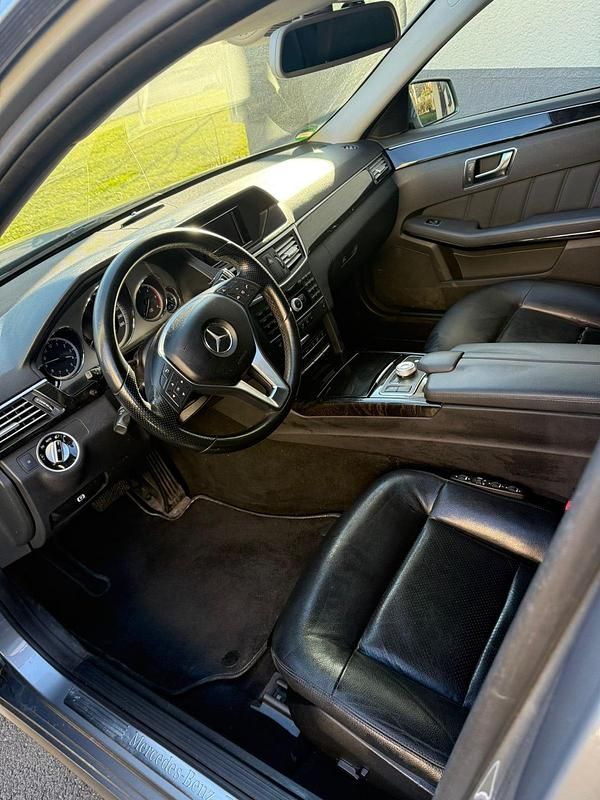 Gebraucht Mercedes E300 Avantgarde 231 PS (169 kW) 2012 Grau Limousine