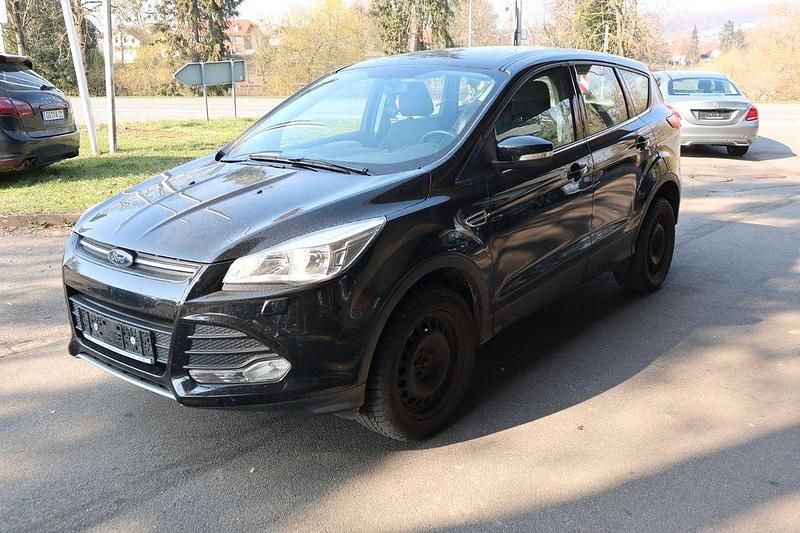 Gebraucht Ford Kuga Trend 120 PS (88 kW) 2016 Schwarz SUV