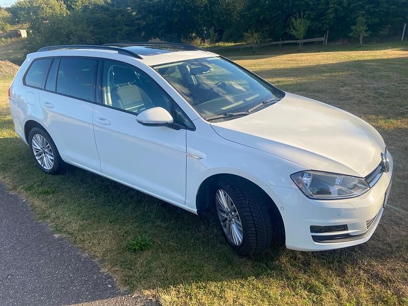 Weiß Gebraucht 2015 VW Golf VII Edition Kombi | 9.199 € (Fairer Preis) - Bild 1/4