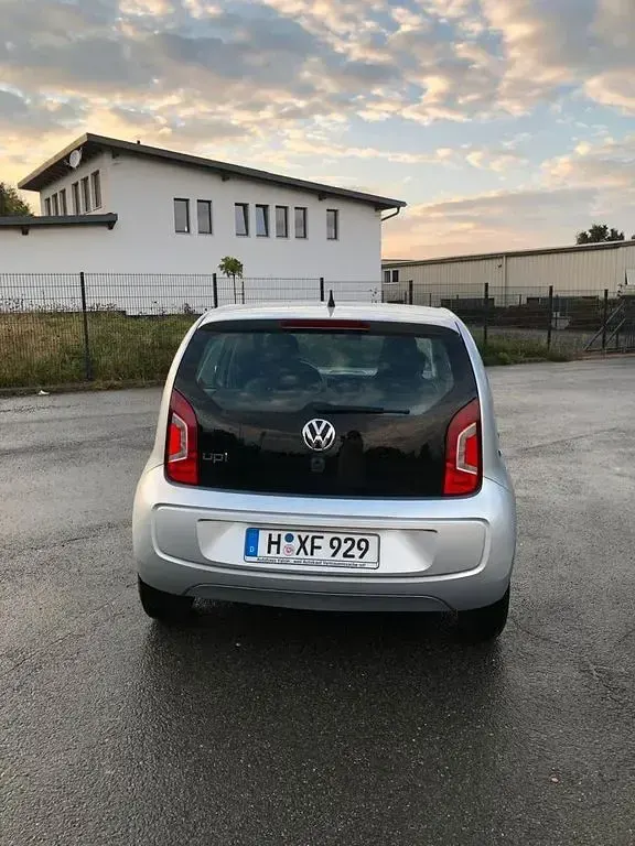 Usado VW up! take up! 60 CV (44 kW) 2013 Plateado Utilitario