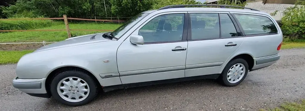 Gebraucht Mercedes E290 Elegance 129 PS (94 kW) 1999 Silber Limousine