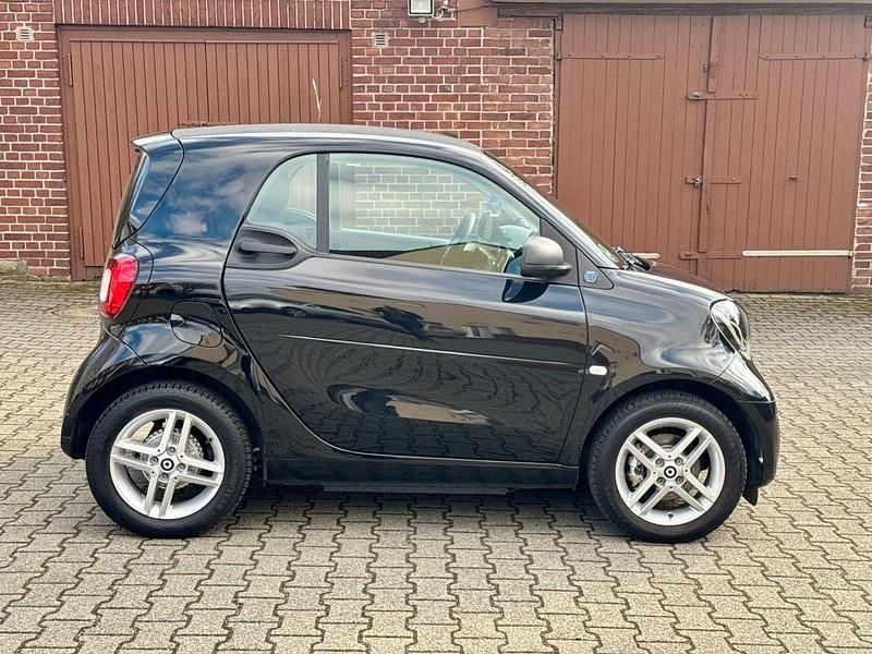 Gebraucht Smart ForTwo Coupé 60 kW (82 PS) 2022 Nachtschwarz Kleinwagen