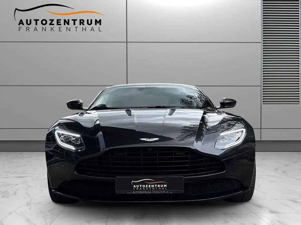 Gebraucht Aston Martin DB11 609 PS (447 kW) 2018 Ceramic grey Coupé