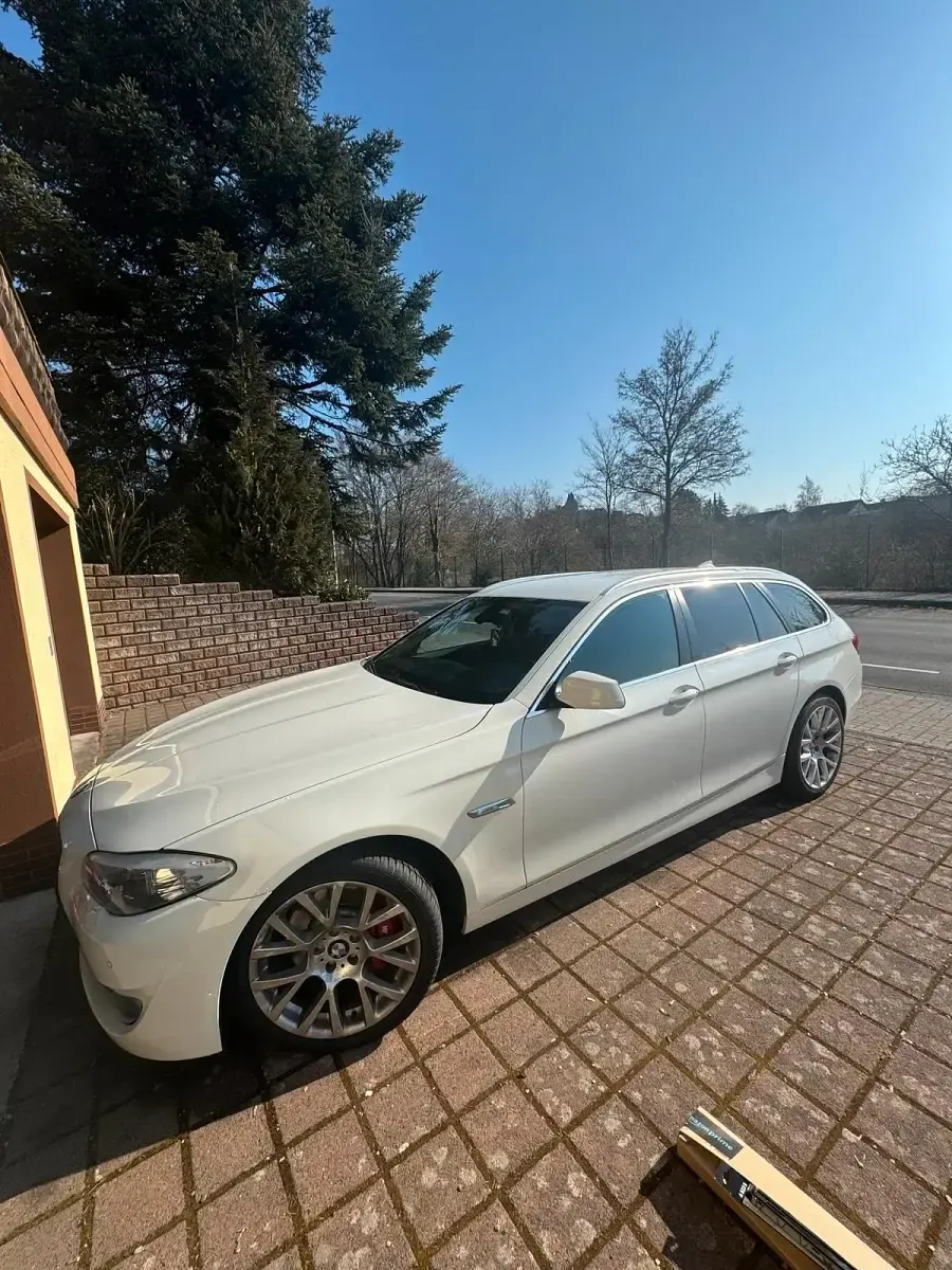 Gebraucht BMW 530 258 PS (189 kW) 2011 Weiß Kombi