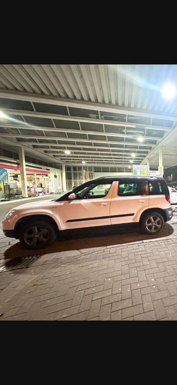 Grau Gebraucht 2013 Skoda Yeti Ambition SUV | 7.400 € (Fairer Preis) - Bild 1/4