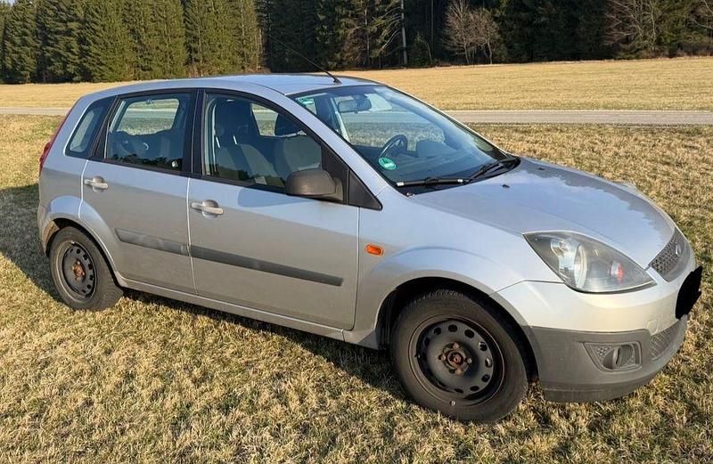 Gebraucht Ford Fiesta Trend 82 PS (60 kW) 2009 Silber Kleinwagen