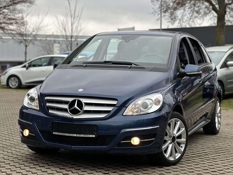 Gebraucht Mercedes B180 116 PS (85 kW) 2011 Blau Van / Kleinbus