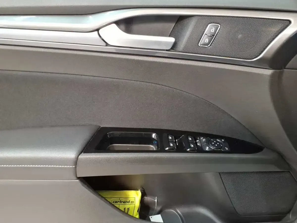 Używany Ford Mondeo Titanium 150 KM (110 kW) 2022 Srebrny Kombi