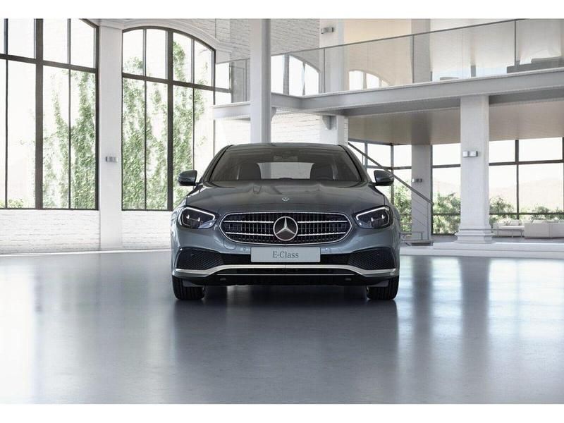 Gebraucht Mercedes E300 Avantgarde 306 PS (225 kW) 2022 Metalliclack selenitgrau Limousine