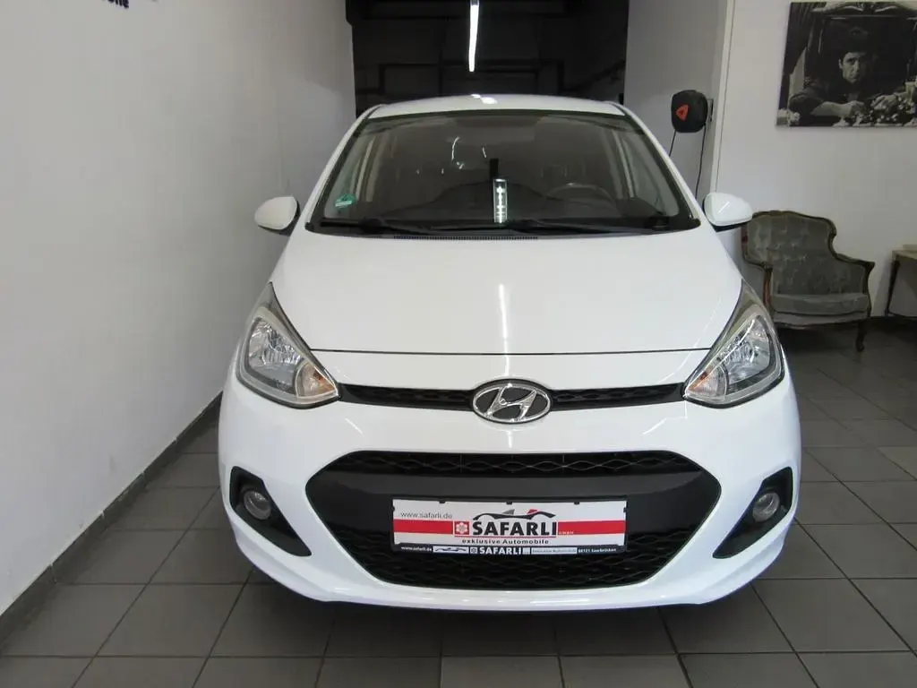 Gebraucht Hyundai i10 Style 87 PS (63 kW) 2017 Weiß Kleinwagen