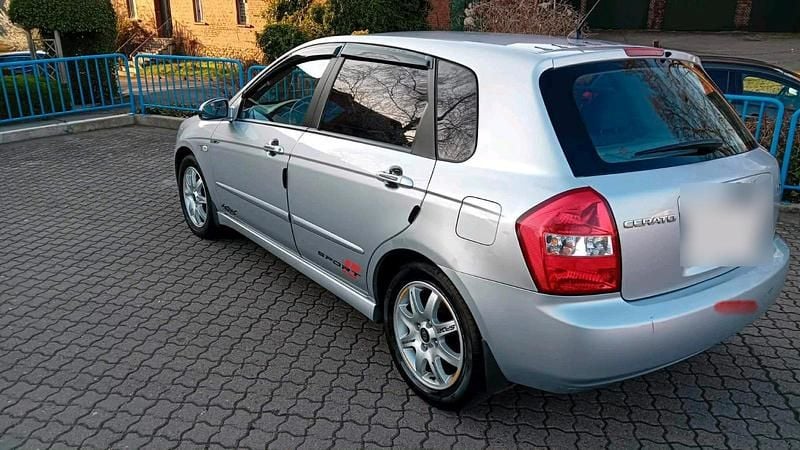 Gebraucht Kia Cerato 105 PS (77 kW) 2007 Grau Limousine