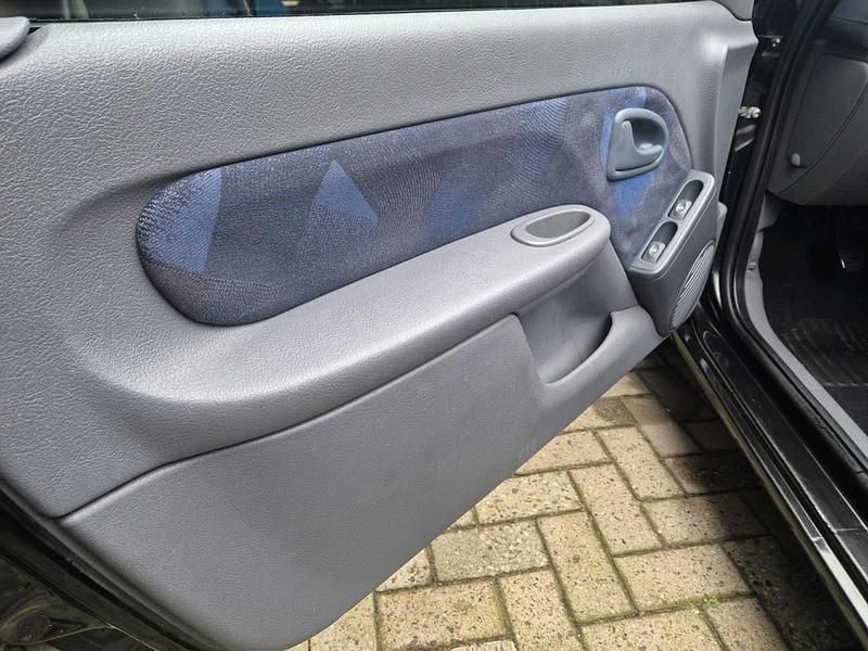 Gebraucht Renault Clio 58 PS (42 kW) 1999 Schwarz Coupé