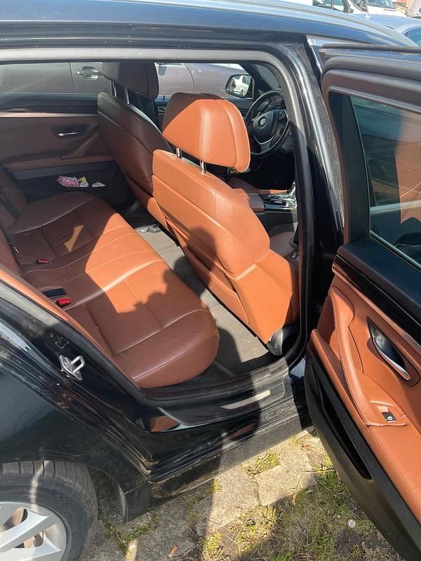 Gebraucht BMW 530 258 PS (189 kW) 2012 Schwarz Kombi