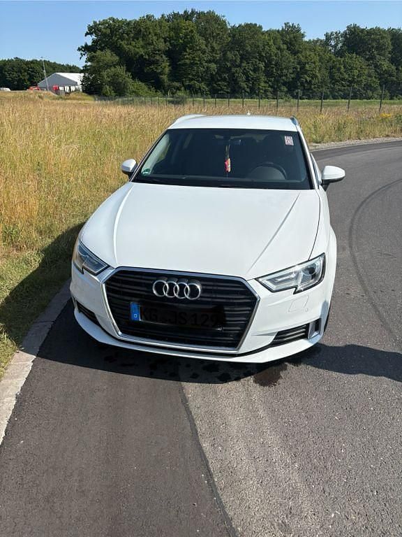 Gebraucht Audi A3 Ambiente 150 PS (110 kW) 2017 Weiß Limousine