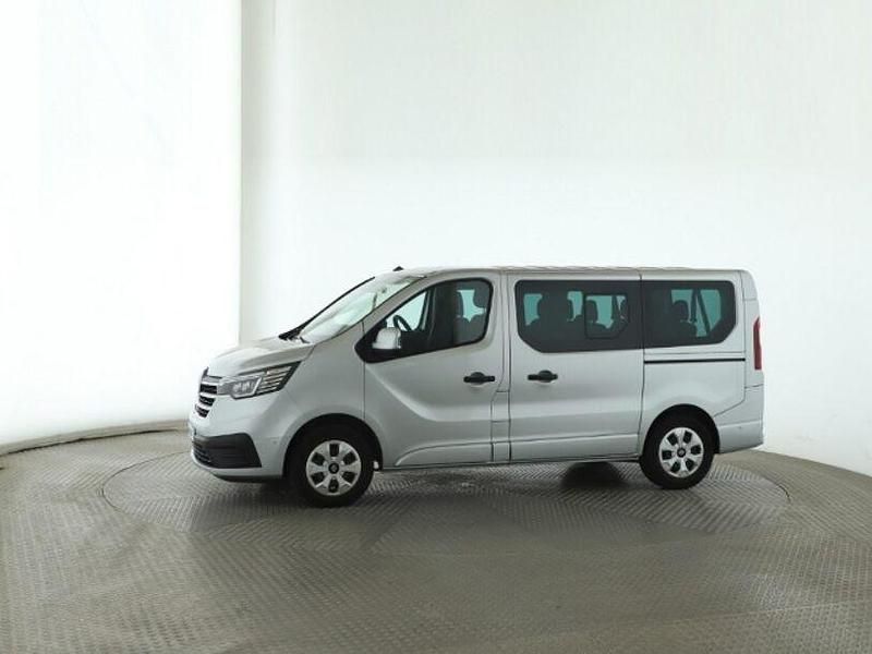 Grau Gebraucht 2024 Renault Trafic Evolution Van / Kleinbus | 35.890 € (Fairer Preis) - Bild 1/3