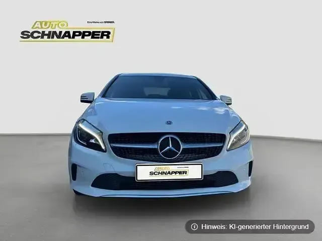 Gebraucht Mercedes A200 Urban 156 PS (114 kW) 2017 Weiß Kleinwagen