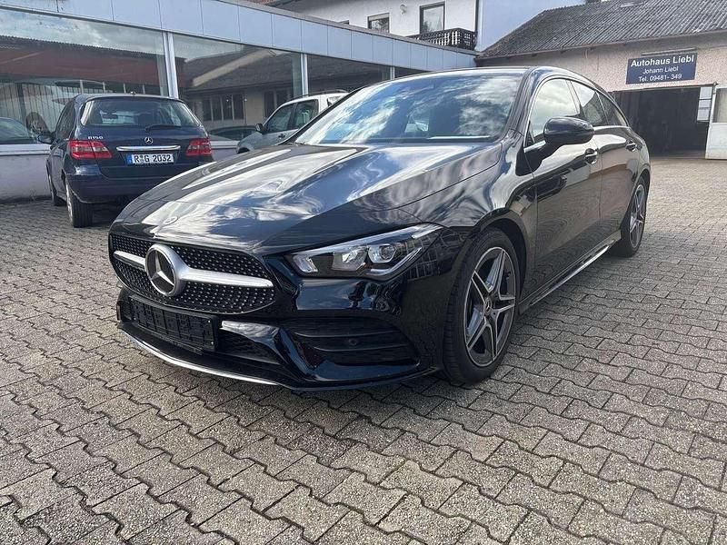 Kosmosschwarz Gebraucht 2023 Mercedes CLA200 Shooting Brake AMG line Kombi | 28.800 € (Superpreis) - Bild 1/4