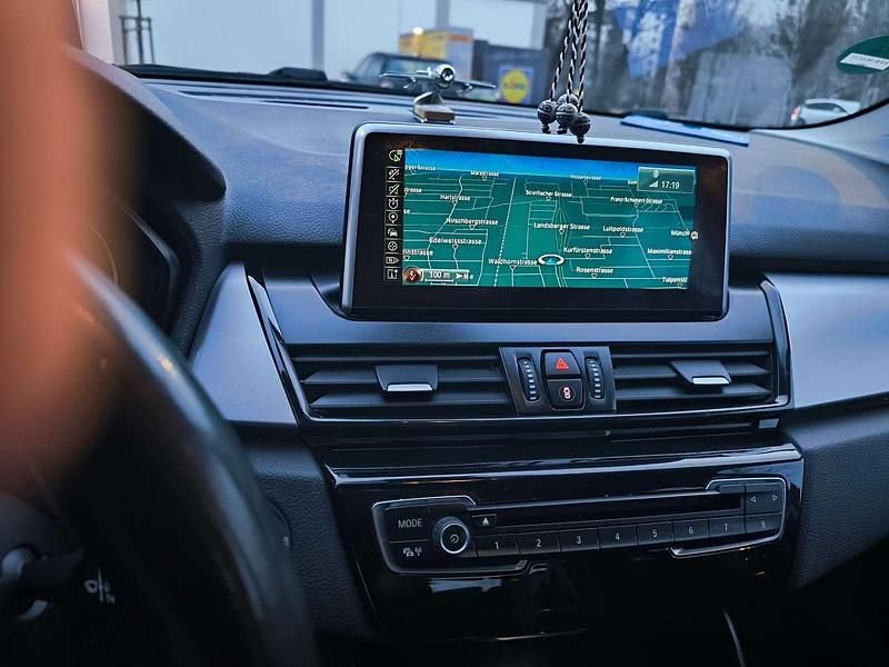 Gebraucht BMW 218 Advantage 150 PS (110 kW) 2015 Grau Kombi