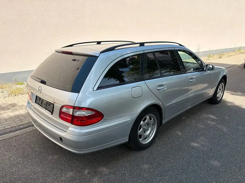 Second-hand Mercedes E220 150 CP (110 kW) 2005 Argintiu Break
