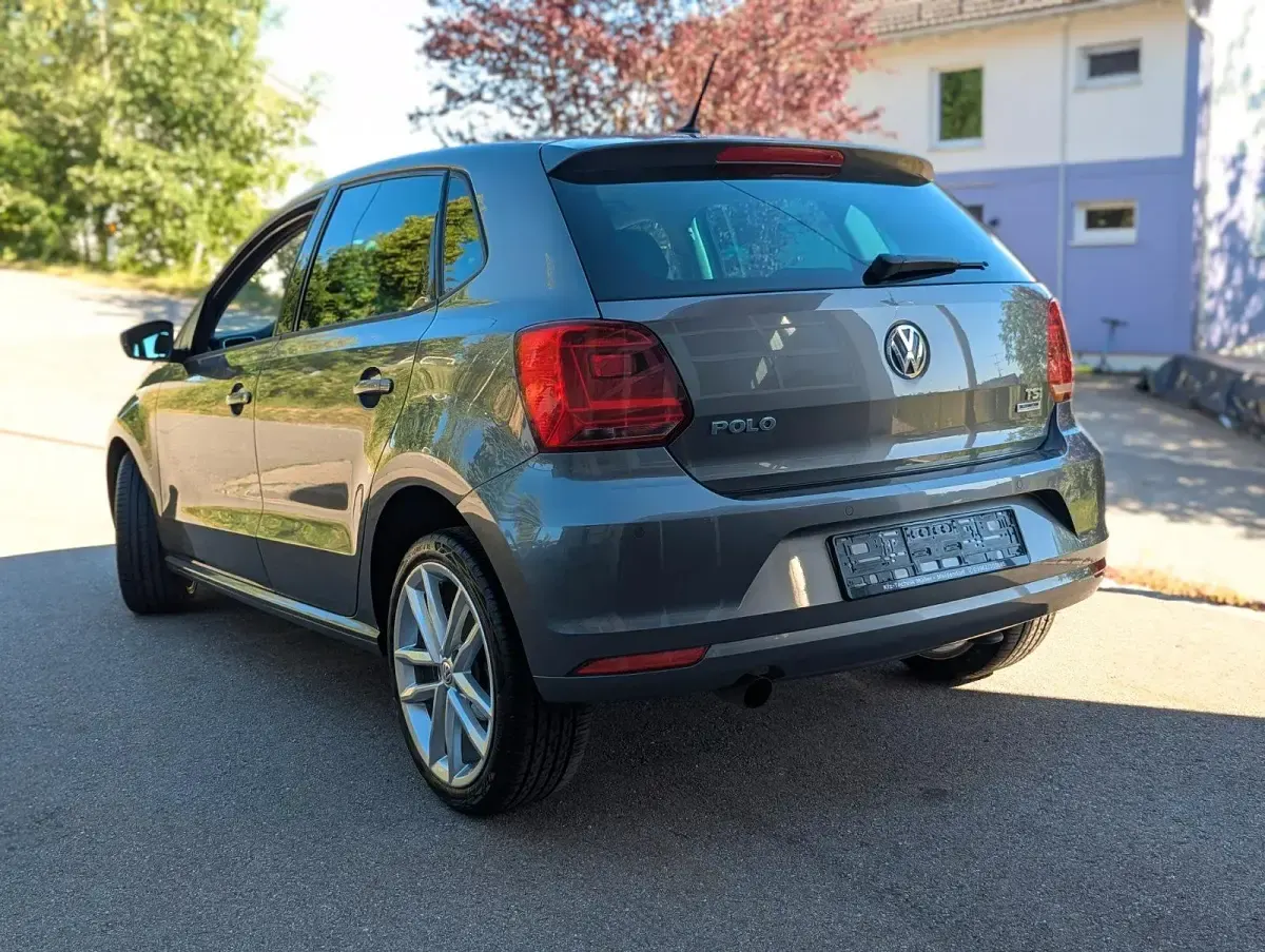Gebraucht VW Polo Highline 90 PS (66 kW) 2014 Grau Limousine