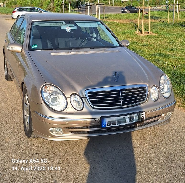 Gold Gebraucht 2004 Mercedes E320 Avantgarde Limousine | 5.500 € (Fairer Preis) - Bild 1/4