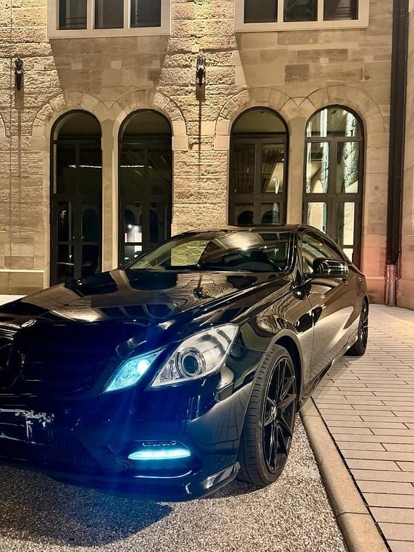 Schwarz Gebraucht 2013 Mercedes E350 AMG Coupé | 13.900 € (Superpreis) - Bild 1/4