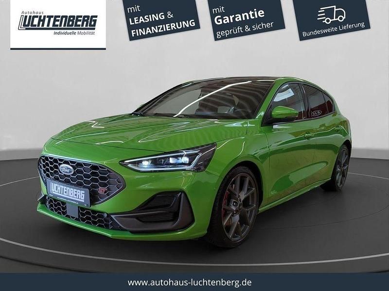 Grün Gebraucht 2023 Ford Focus Performance Edition Limousine | 27.590 € (Guter Preis) - Bild 1/4