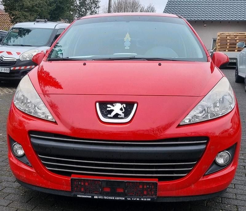 Gebraucht Peugeot 207 95 PS (69 kW) 2011 Rot Kleinwagen