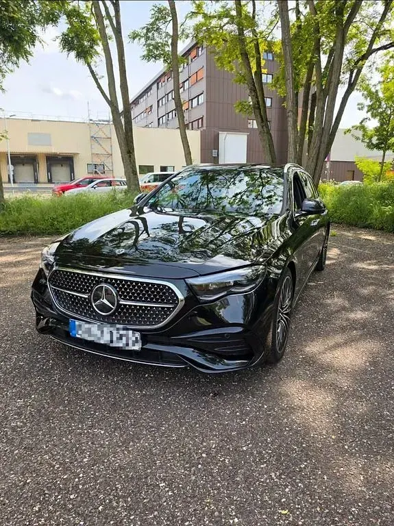Gebraucht Mercedes E300 Premium 313 PS (230 kW) 2024 Schwarz Limousine