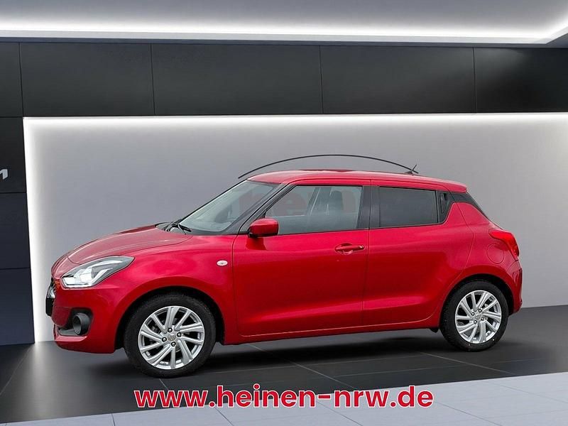 Gebraucht Suzuki Swift Comfort 83 PS (61 kW) 2022 Burning red pearl Kleinwagen