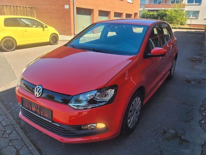 Rot Gebraucht 2015 VW Polo Trendline Limousine | 6.680 € (Guter Preis) - Bild 1/4