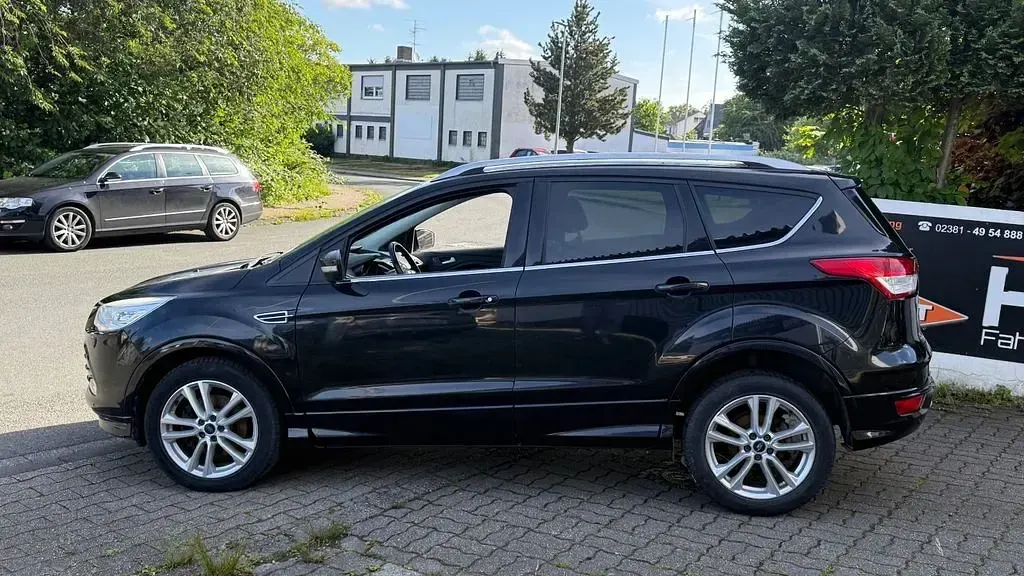 Gebraucht Ford Kuga Individual 179 PS (131 kW) 2015 Schwarz SUV