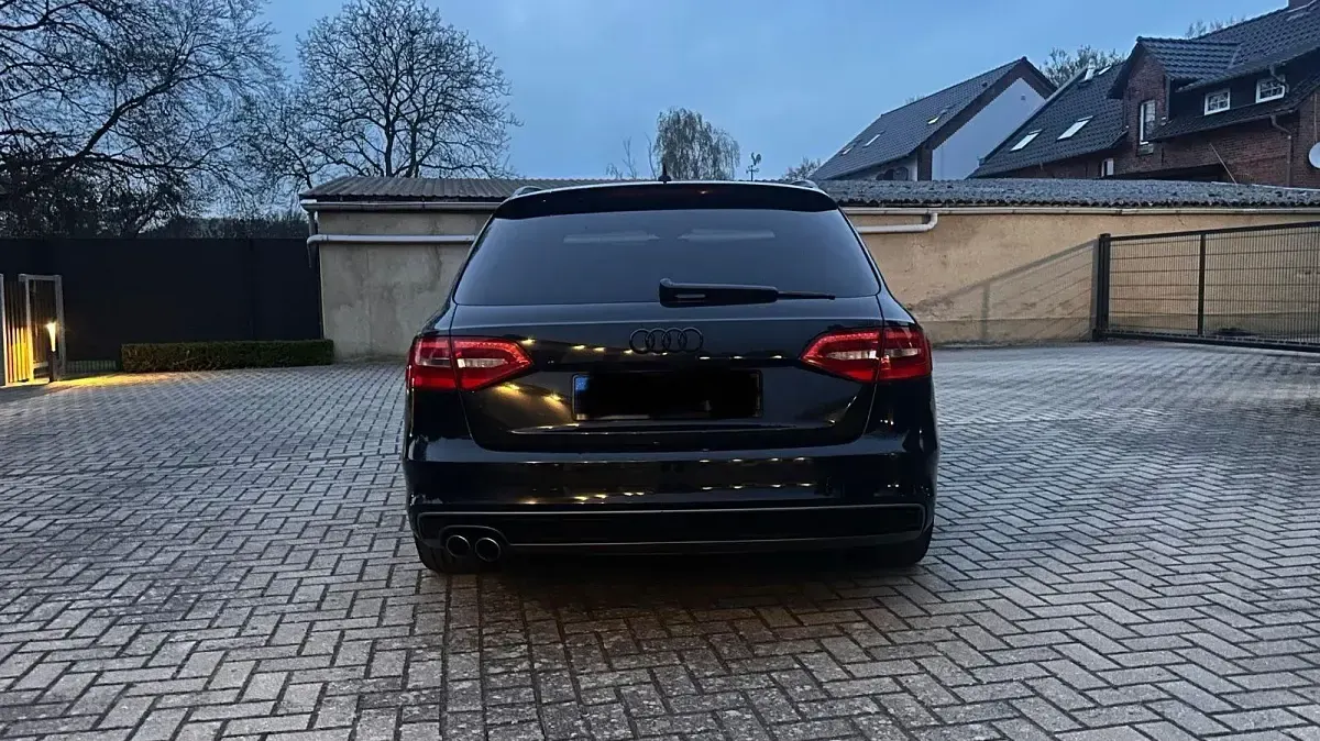Gebraucht Audi A4 S-Line 177 PS (130 kW) 2012 Schwarz Kombi