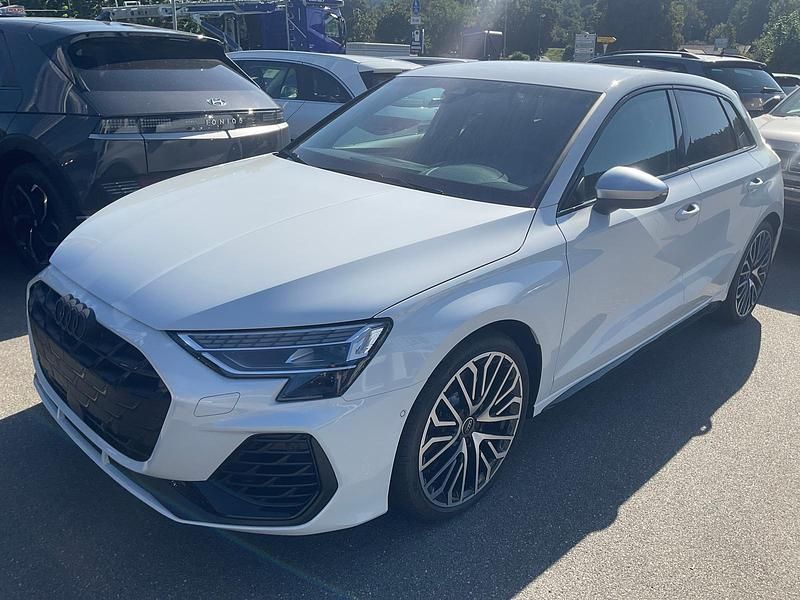 Gletscherweiß metallic Neu 2025 Audi S3 Ambiente | 49.495 € (Fairer Preis) - Bild 1/3
