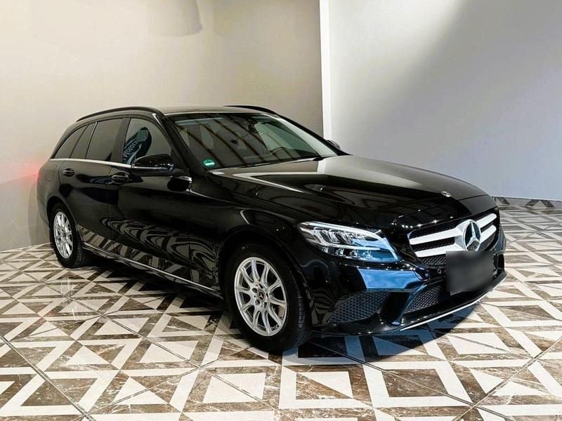 Schwarz Gebraucht 2020 Mercedes C200 Edition Kombi | 20.999 € (Superpreis) - Bild 1/4