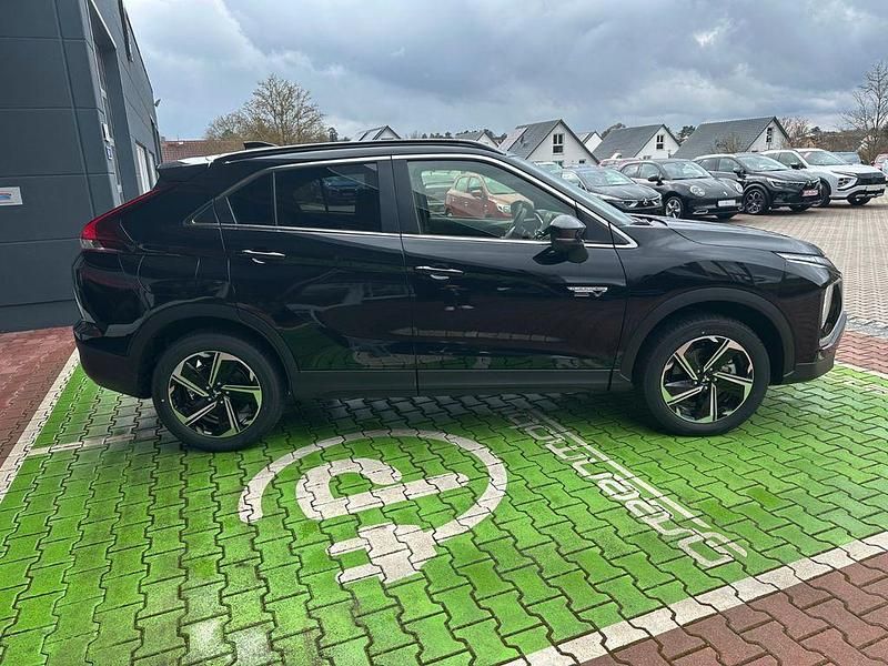 Neu Mitsubishi Eclipse Cross Plus 188 PS (138 kW) 2025 Schwarz SUV