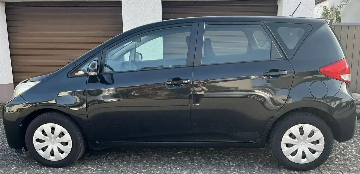Gebraucht Subaru Trezia 99 PS (72 kW) 2011 Schwarz Kleinwagen