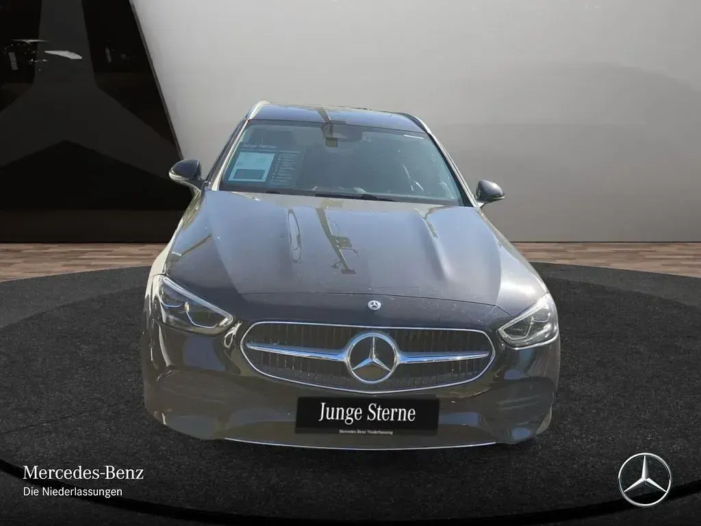 Gebraucht Mercedes C300 Avantgarde 265 PS (194 kW) 2024 Schwarz Limousine