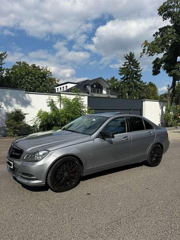 Grau Gebraucht 2011 Mercedes C250 Avantgarde Limousine | 17.500 € (Etwas zu teuer) - Bild 1/4