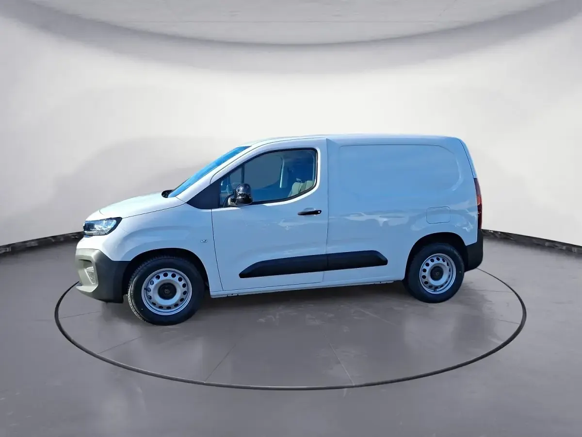 Neu Peugeot E-Partner 100 kW (136 PS) 2025 Kaolinweiß Van / Kleinbus