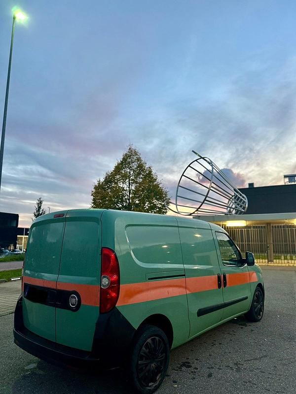 Grün Gebraucht 2011 Fiat Doblò Van / Kleinbus | 3.499 € (Teuer) - Bild 1/4
