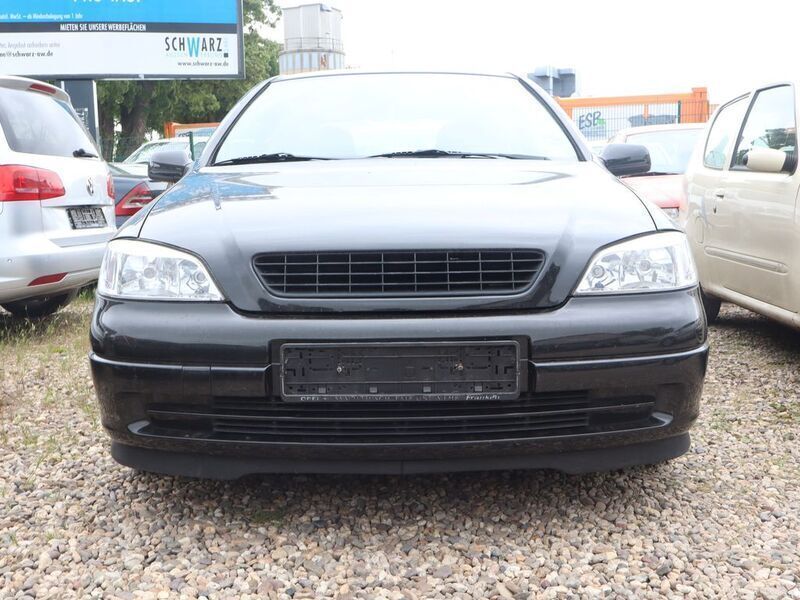 Schwarz Gebraucht 2000 Opel Astra Classic Edition Limousine | 950 € - Bild 1/4