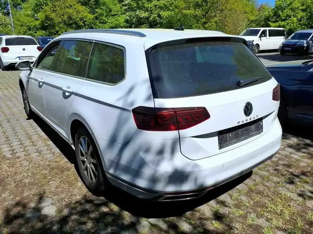 Gebraucht VW Passat Elegance 150 PS (110 kW) 2023 Weiß Kombi