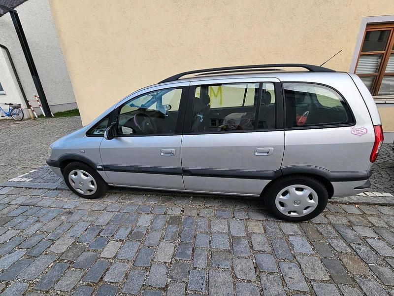 Gebraucht Opel Zafira 101 PS (74 kW) 2004 Silber Van / Kleinbus