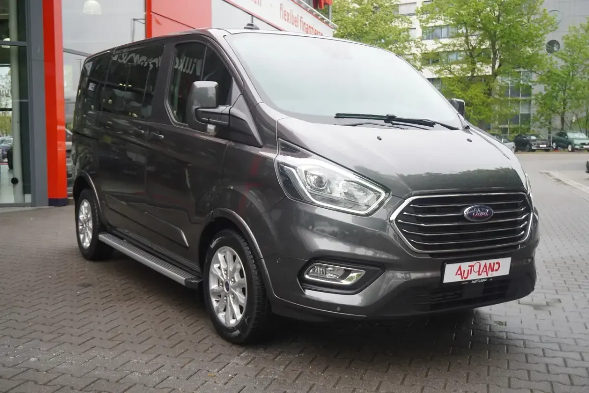 Gebraucht Ford Tourneo Custom Titanium 131 PS (96 kW) 2020 Grau Van