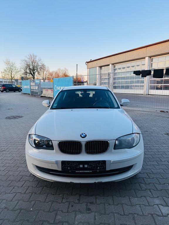 Gebraucht BMW 116 122 PS (89 kW) 2010 Weiß Kleinwagen