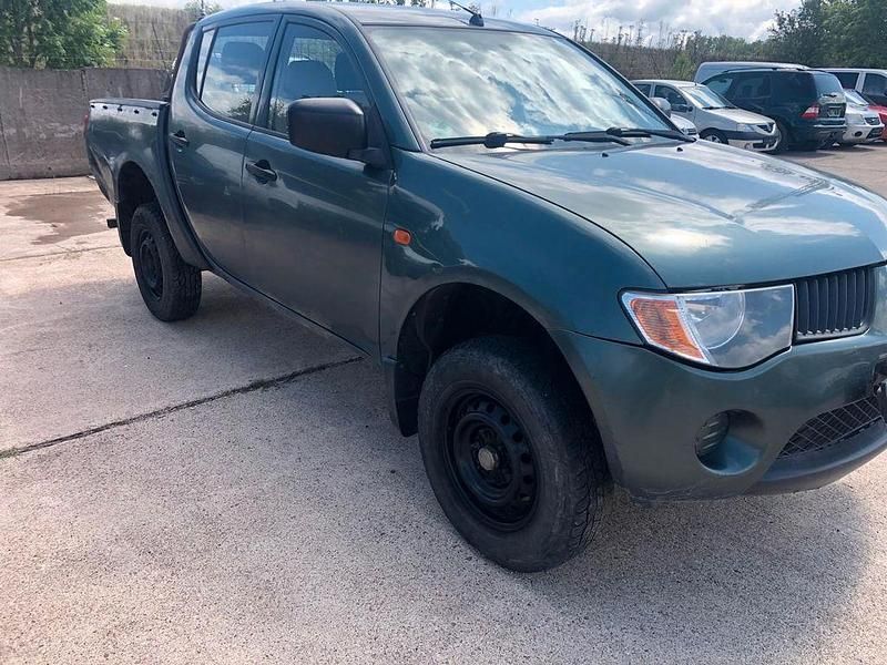 Grün Gebraucht 2008 Mitsubishi L200 Abholung | 6.450 € (Etwas zu teuer) - Bild 1/4