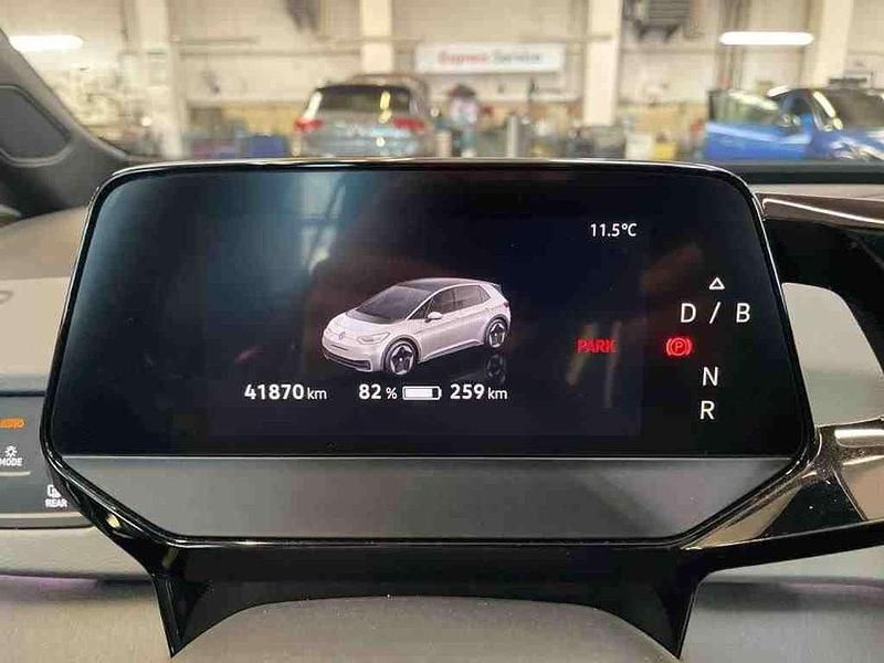 Gebraucht VW ID.3 Pro Performance 150 kW (204 PS) 2022 Mondsteingrau/schwarz Kleinwagen