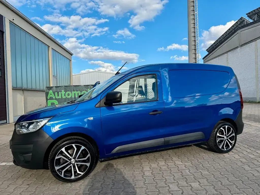 Używany Renault Express 95 KM (69 kW) 2022 Niebieski Minivan
